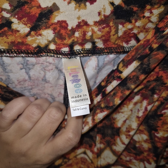 LuLaRoe TC Autumn Hues Tye Dye Leggings - Picture 3 of 5